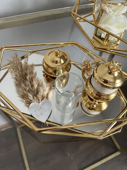 Поднос за годежни пръстени