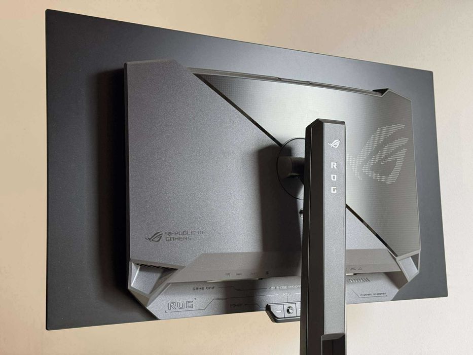 Бартер! ASUS ROG Strix 31.5" 4K Ultra HD WOLED 240/480Hz