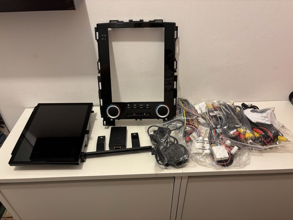 Navigatie Renault cu Android Auto CarPlay Multimedia GPS 4 GB