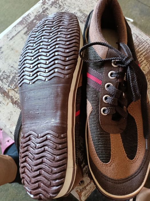 Продаю кеды 39р новые то