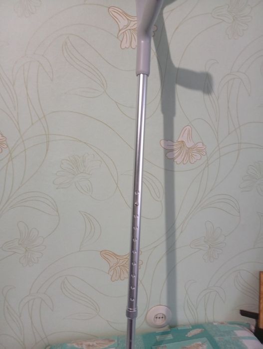 Противопролежный матрас, костыль