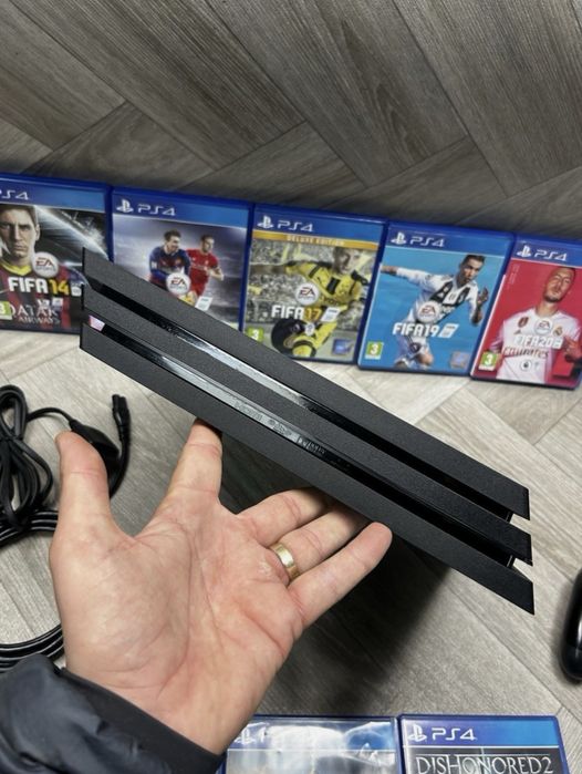 Ps4 pro 1 tb plus jocuri