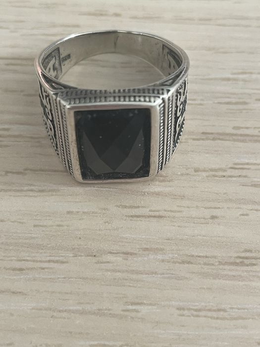 Серебрянные печатки с черным камнем