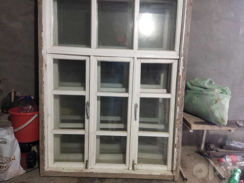 Eshik va 3 dona deraza komplekt sotiladi. Narxi 500 ming