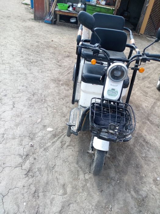Vând tricicleta 2 locuri