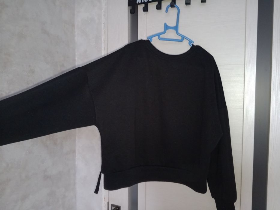 продам кофту, чёрного цвета,размер M,