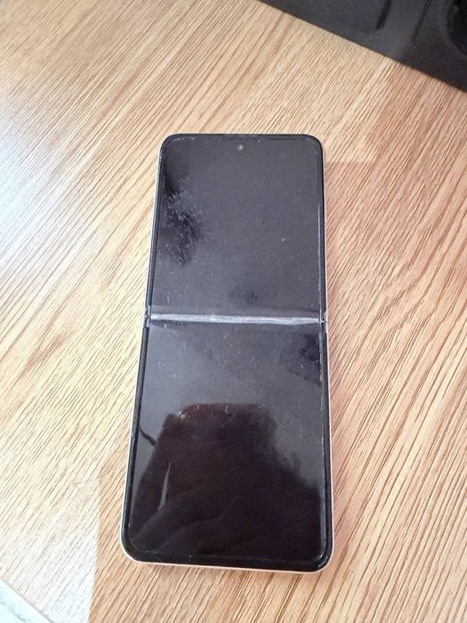 Продаётся Samsung Zflip 3