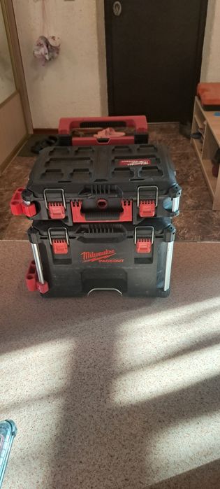 Milwaukee шуруповерт, чемоданы,  пылесос