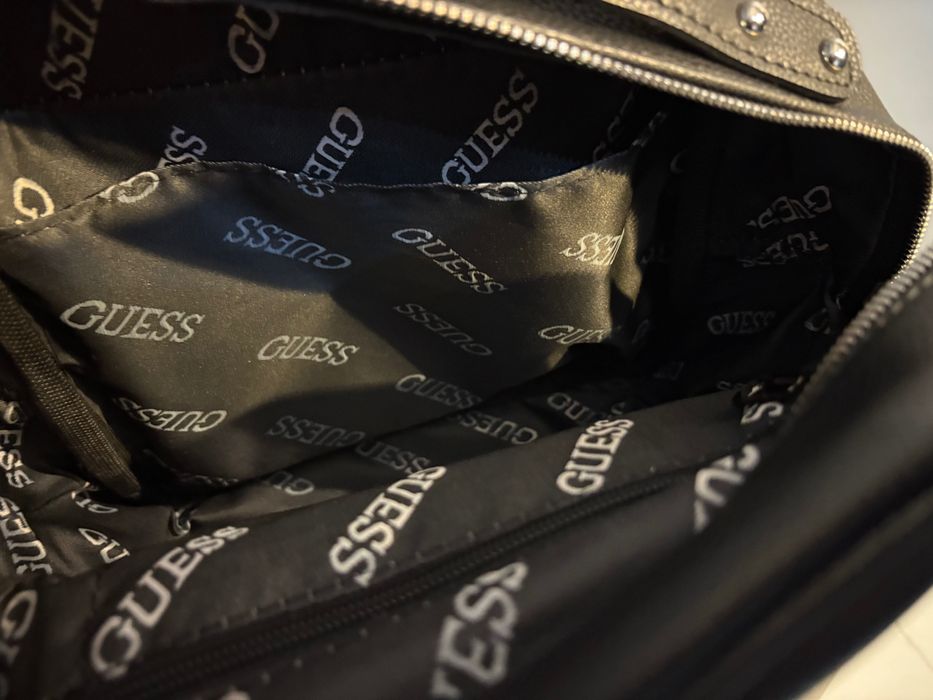 Дамска раничка Guess