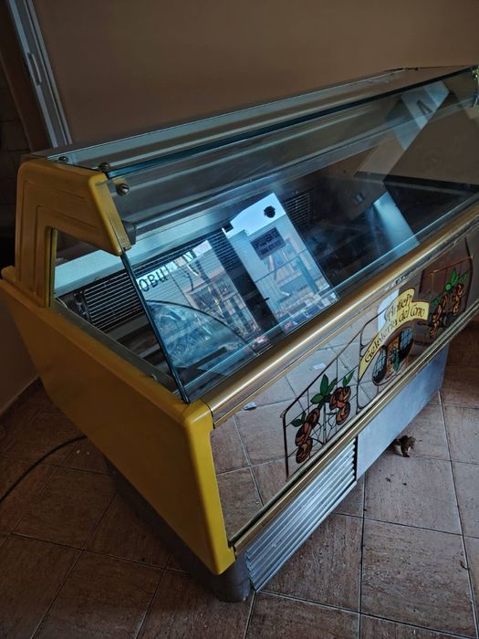 Хладилна витрина