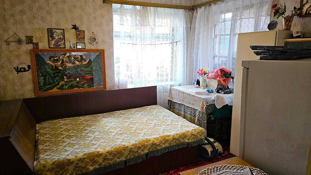 Двуетажна къща с гараж двор и пристройки Стамболийски