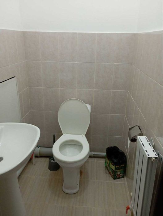 Жиззах шахри Зилол махалласида 3 хонанали дом срочно ижарага берилади.