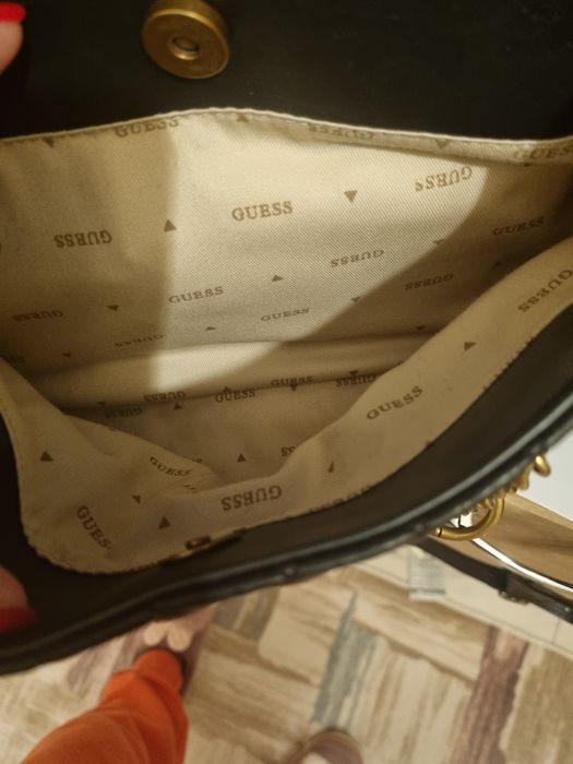 Оригинални чанти на Guess, Steve Madden, сникърси Pepe Jeans и Lasocki