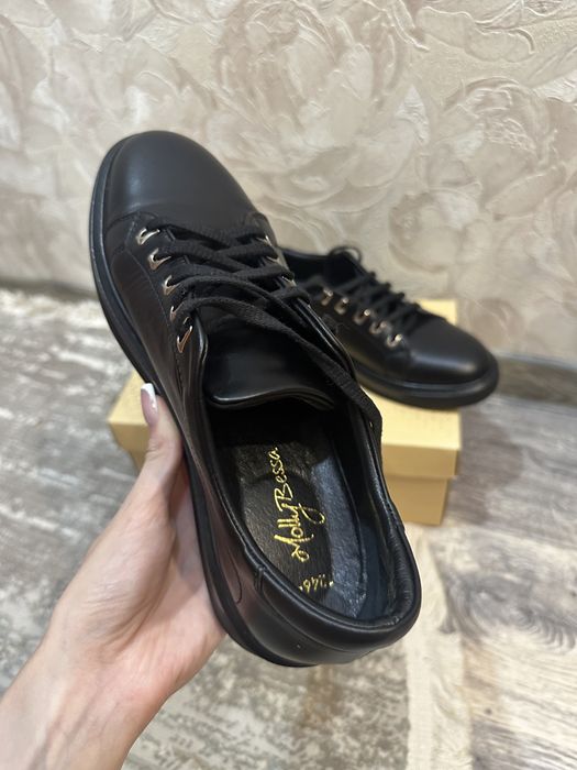 Кожаные кеды кроссовки