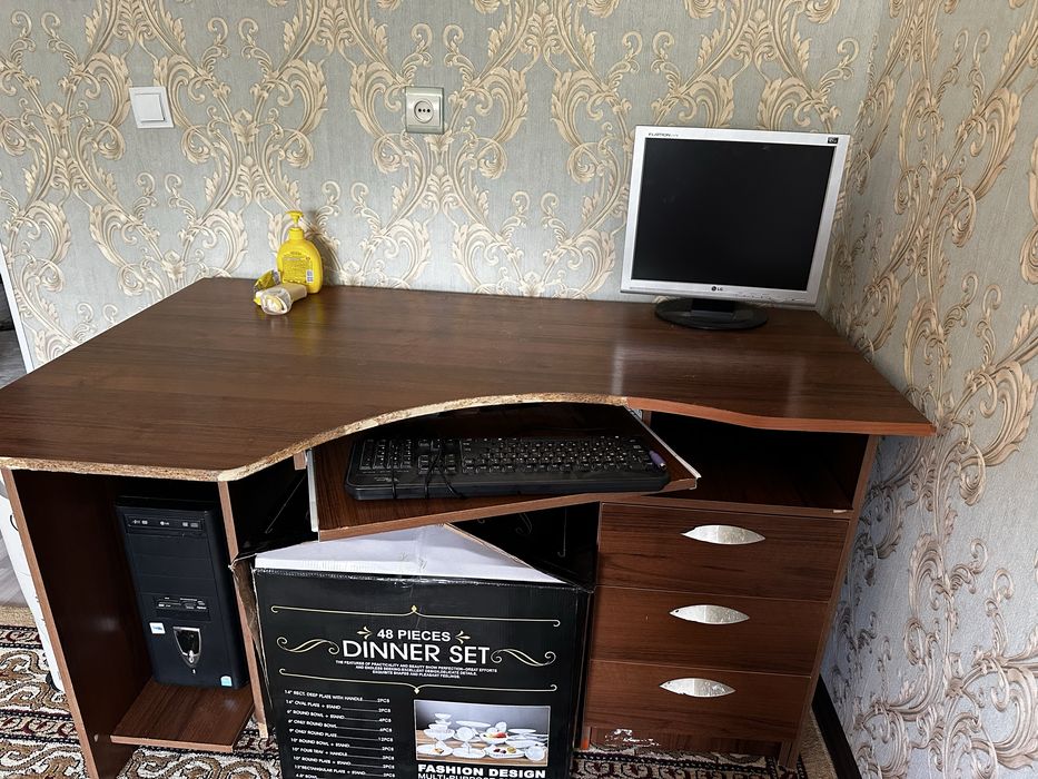 Компьютер столымен