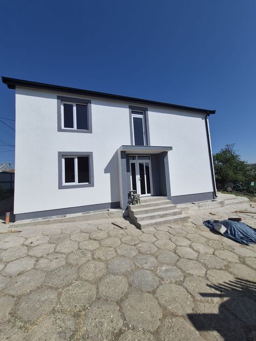Execut izolații exterioare + tencuieli decorative profesionale