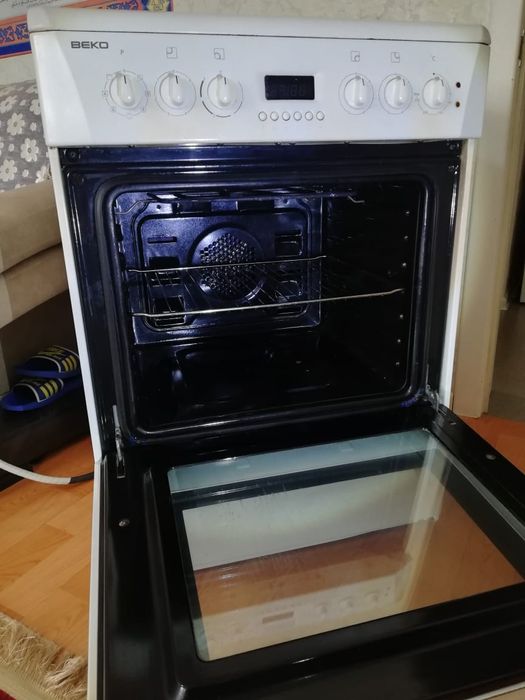 Электрическая плита в хорошем состоянии