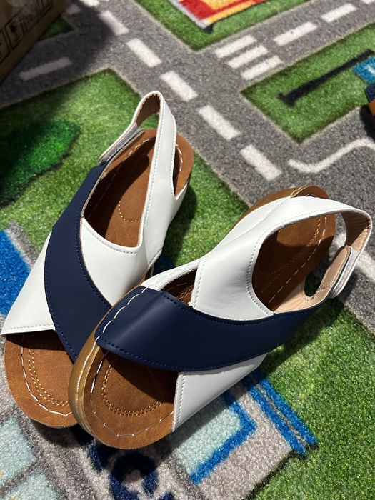 Нови обувки, различни номера