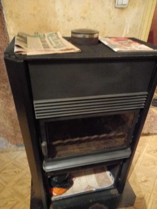 Голяма камина с вона риза и помпа