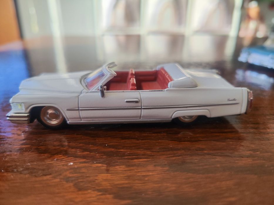 2 бр. Cadilac 1/43