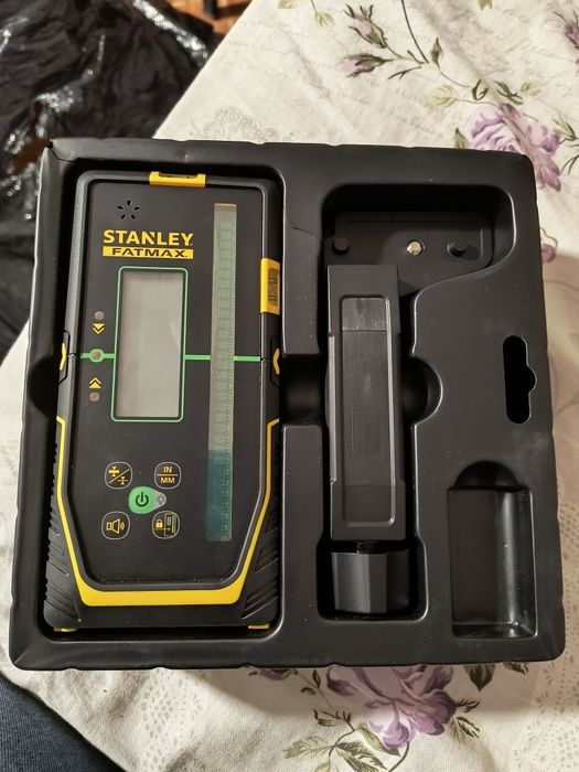 Vând telecomanda laser Stanley