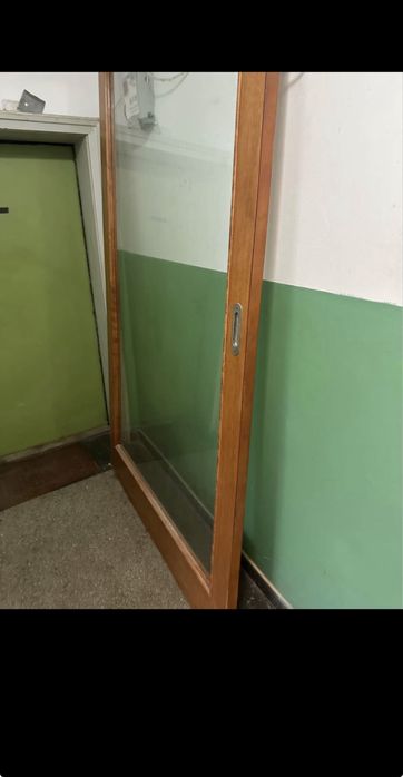 Подарява се крило от плъзгаща врата