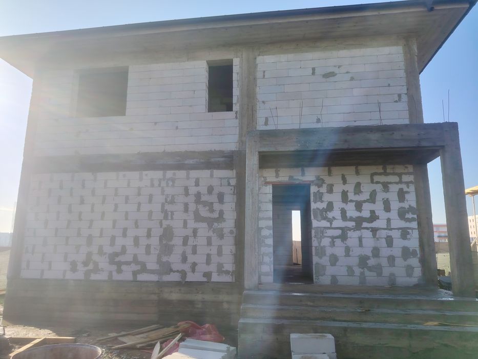 Construim case la rosu, cheie, amenajări interioare