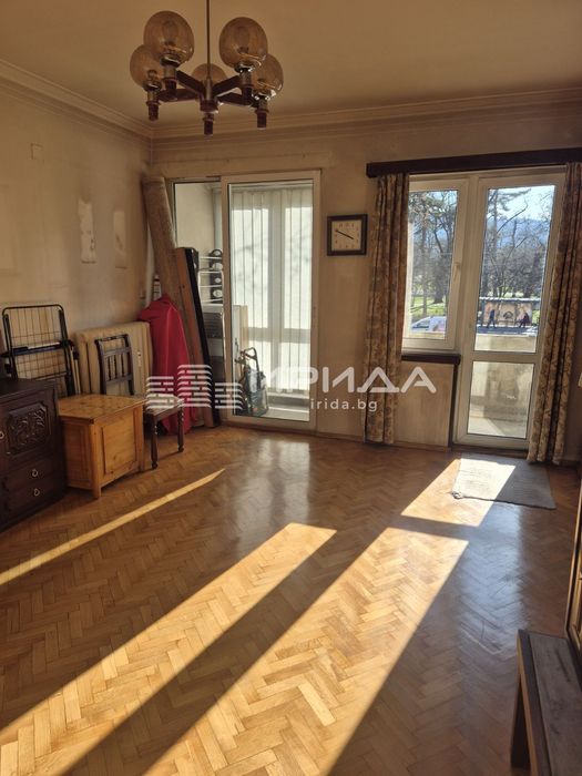 Просторен апартамент в кв. Яворов