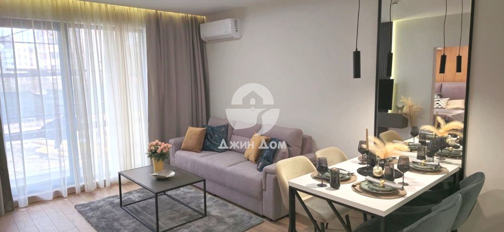 Просторен стилен двустаен апартамент в Емилия Романа-Верде, Сл. бряг