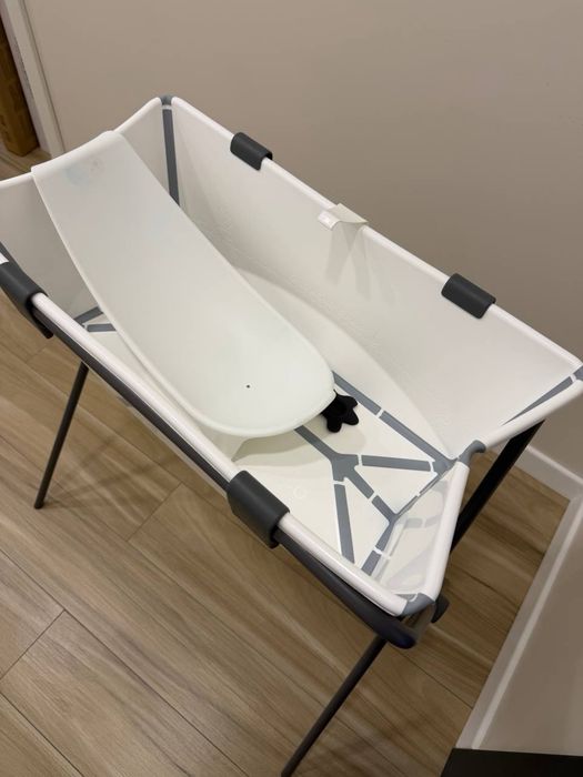 Продам комлект ванночки Stokke