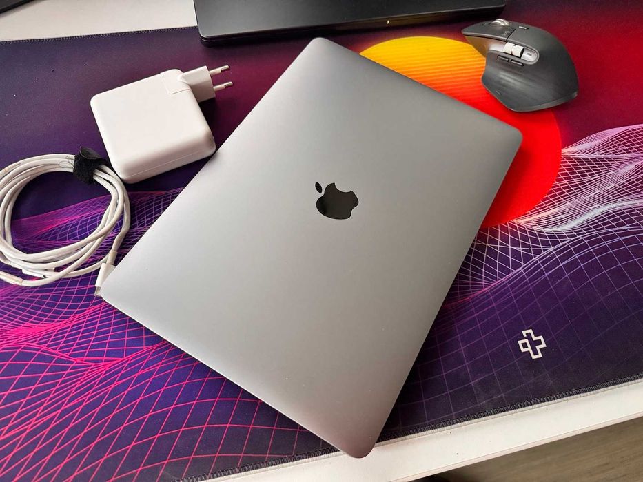 Macbook Pro M2 - 16GB RAM, 512GB SSD, ecran 13,3" - vand sau schimb