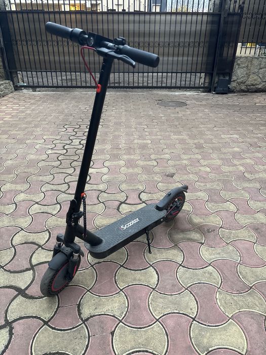 iScooter i9 Max - 500W, Autonomie 30-35km, Roți Anti-Pană