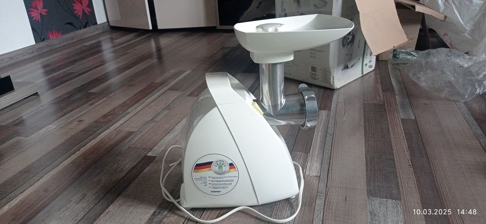 Mașină electrică de tocat carne Zelmmer