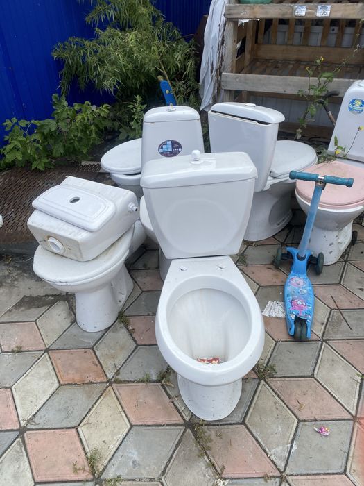 Продам Унитазы б/у