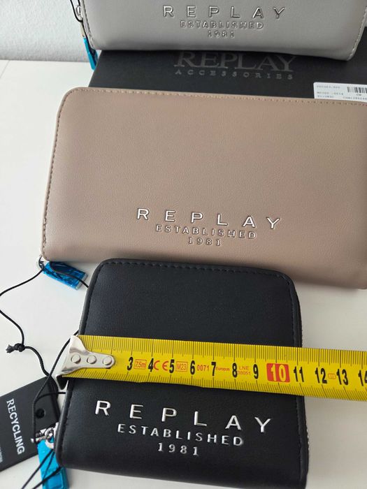 Дамски портфейли Replay