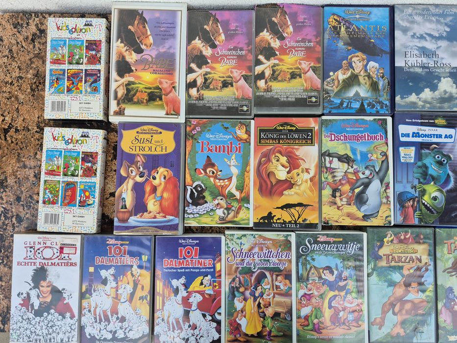 Vând 52 casete video VHS originale cu filme animație