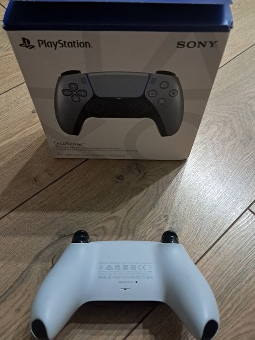 Продам в отличном состоянии геймпад на пс5