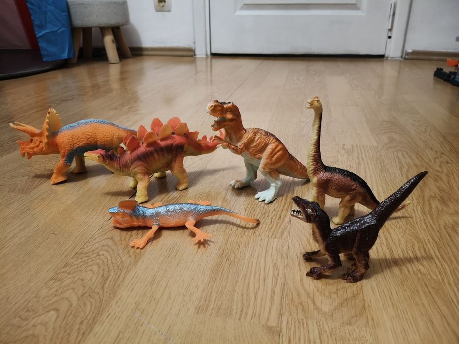 Set 6  dinozauri mici