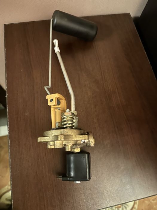 сонда Feroni за газова бутилка на мястото на резервната гума