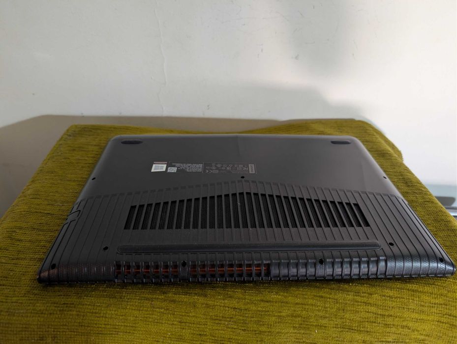 Laptop Lenovo Legion Y520, Procesor Intel Core i5-7300HQ, 8GB DDR4, GeForce GTX 1060 3GB Max-Q,