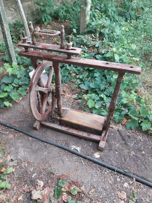 Антика машина точилна много стара