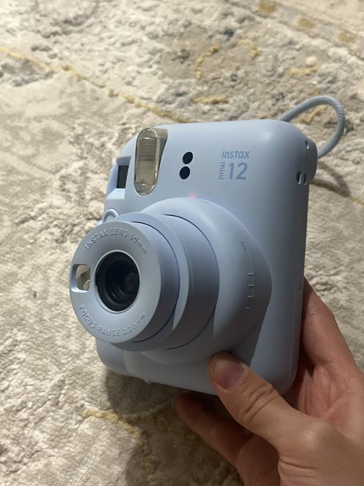 Продаю Instax mini 12