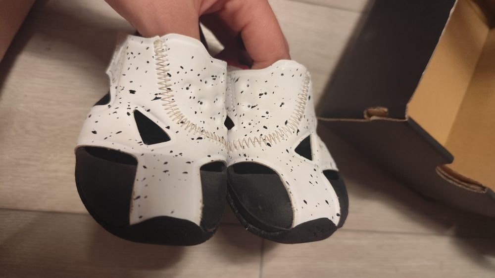 Колев и Колев обувки,, сандали Nike Air Jordan и маратонки New balance