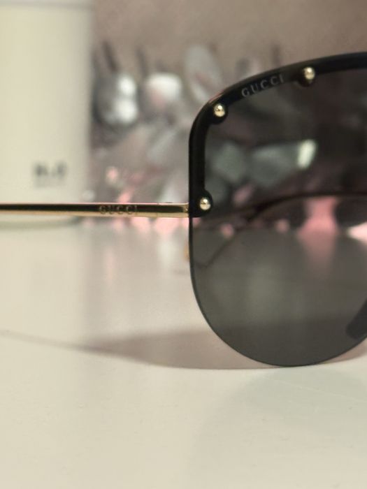 Vand ochelarii Gucci