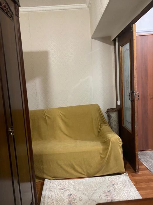 Продам 1 - комн. квартиру с обстановкой.