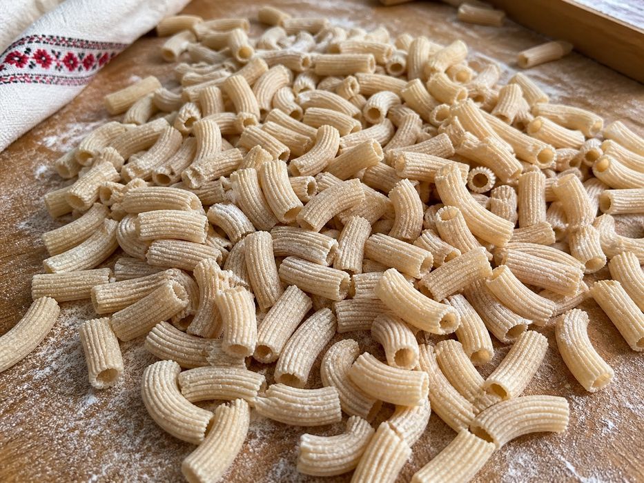 Paste de casă cu ouă de țară și făină de la moară