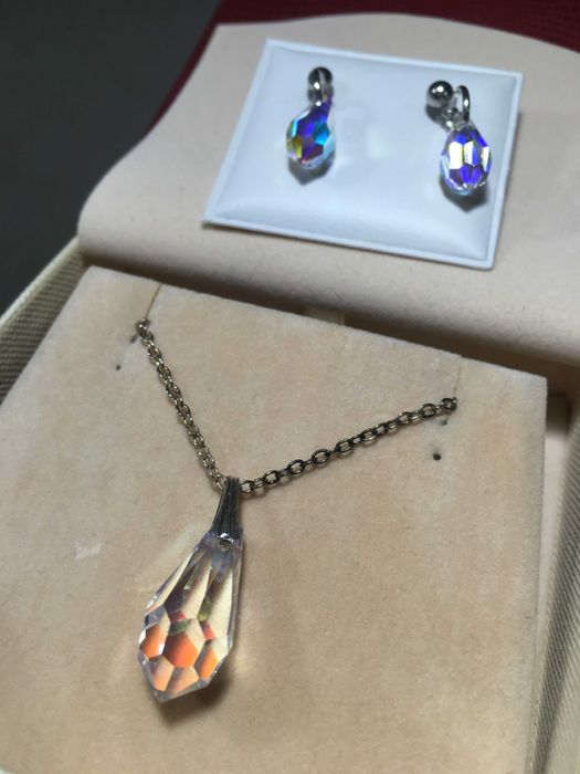 Комплект обеци и висулка със синджир