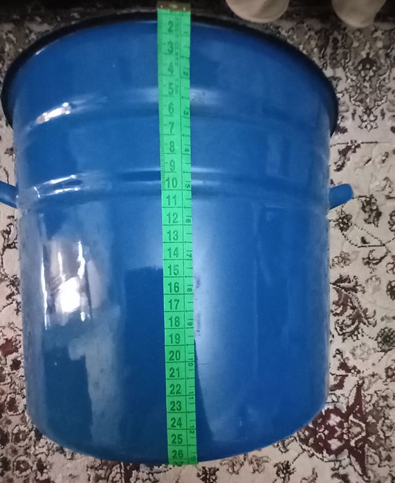 Большая эмалированная кастрюля на 20 литров