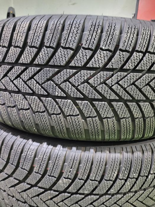 4 бр зимни 235/55/19 Bridgestone