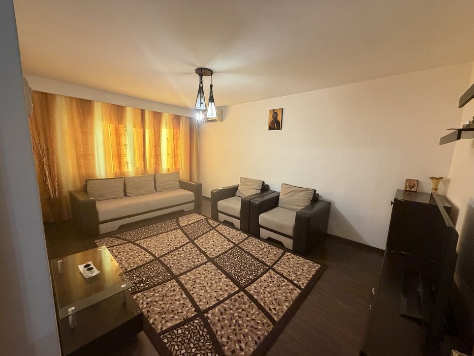 Inchiriez apartament 3 camere decomandat-350€